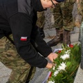 Uroczystość złożenia kwiatów pod pomnikiem Jana Wyżykowskiego