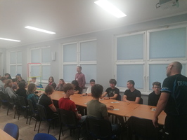 Odlotowe zajęcia w naszej szkole! Uczniowie poznali świat dronów FPV