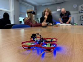 Odlotowe zajęcia w naszej szkole! Uczniowie poznali świat dronów FPV
